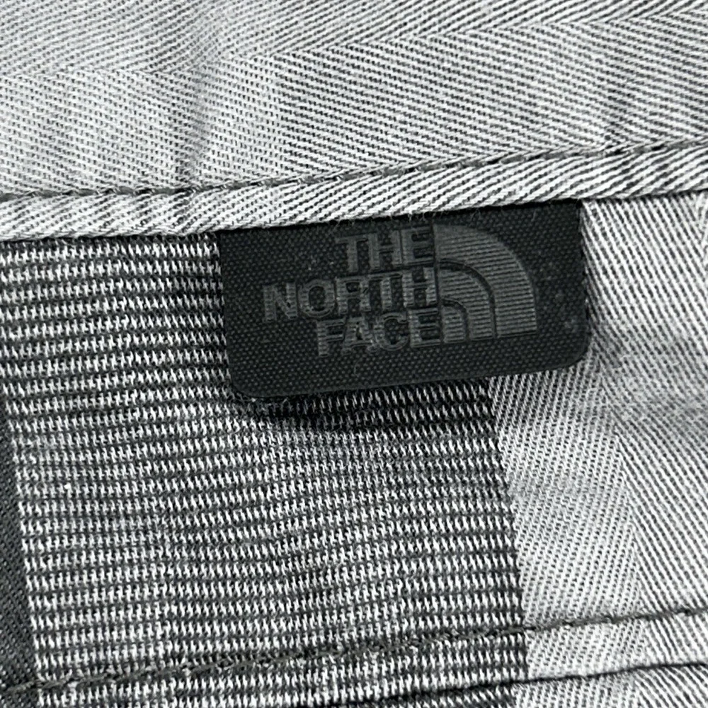 The North Face Narrows Striped Shorts Chinos Men Sz‎ 38 Black Gray Casual Summer